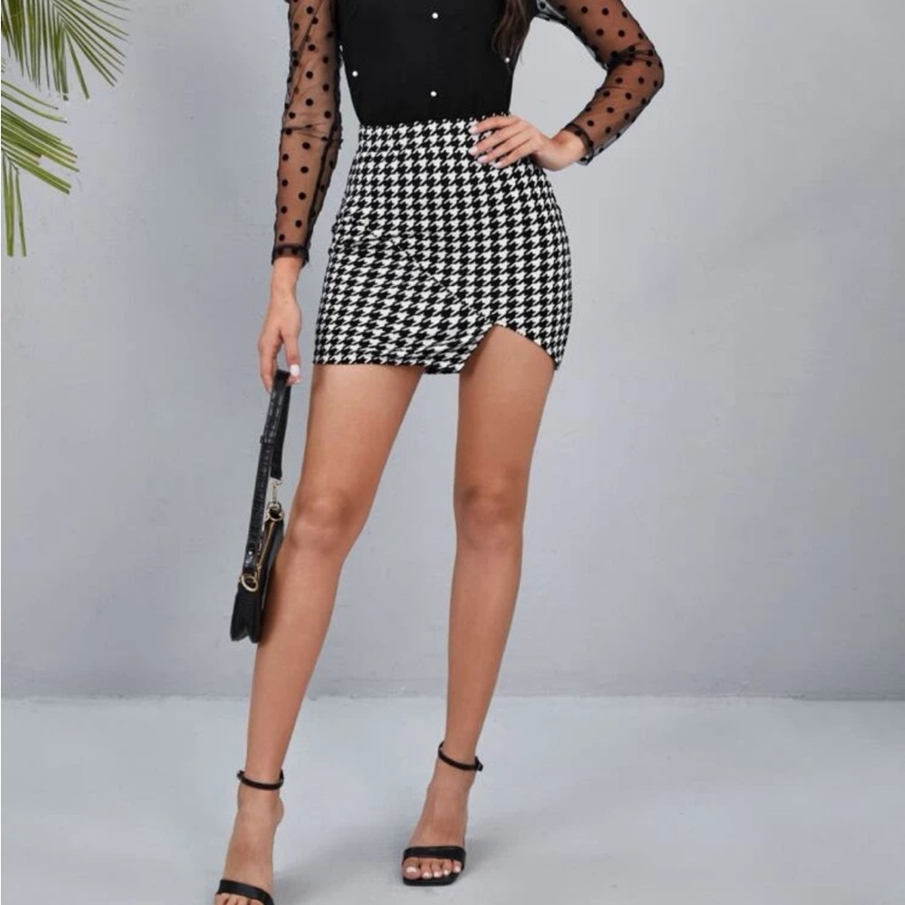 HoundStooth Print Asymmetric Hem Skirt